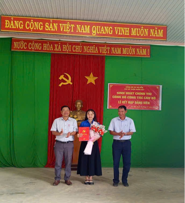 LỄ KẾT NẠP ĐẢNG VIÊN MỚI